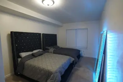 Image de Large aprtment 3 mins from Train Station to Nyc & 20 mins to American Dream Mall