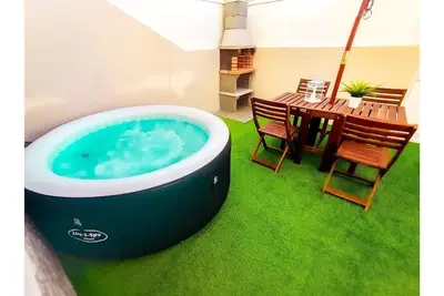 Image de Romantic Apartment - Jacuzzi and private barbecue