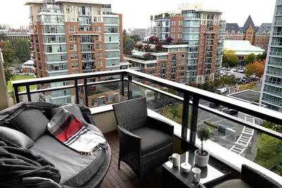 Image de Lovely Executive 2-bedroom Apartment in Downtown Victoria. 90 days minimum.