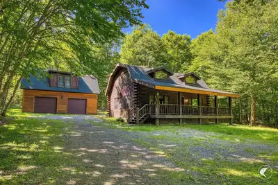 Image de Lovely Lake Placid Log Home 2 Miles to Main Street!