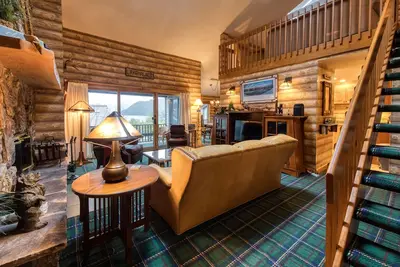 Image de Spacious Walk-to-Town Condo with Lake Views!