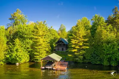 Image de Spacious Residence on Lake Placid Lake with Hot Tub!