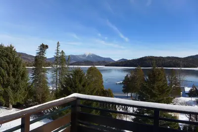 Image de Stunning Lakeside Townhome with Unparalleled Views!