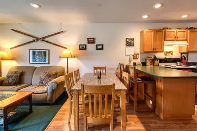 Image de Spacious Walk-to-Town Pinehill Condominium!