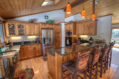 Image de Beautiful Village Home with Hot Tub, Blocks to Main Street!