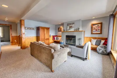 Image de Stunning Mountain and Lake View, Spacious Walk to Town Condo!
