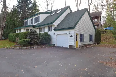 Image de Wonderful Village Home, One Block to Main Street!
