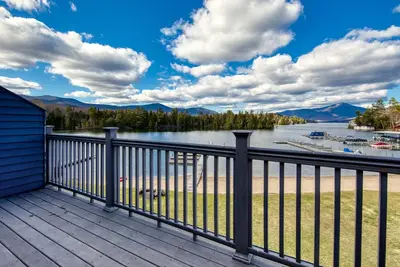Image de Stunning Lake and Mountain Views, Pool, Beach, Walk to Town!