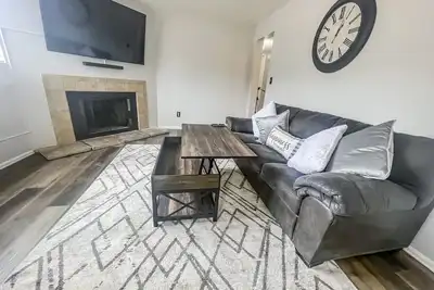 Image de Lovely 2 bedroom! Close to All.