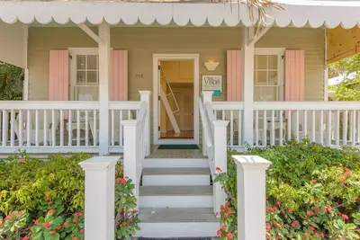 Loft Villa Steps from Duval!