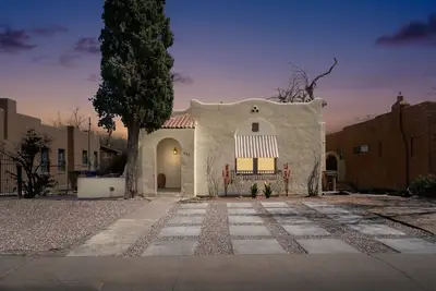 Image de Beths House: A Charming Adobe Near Downtown