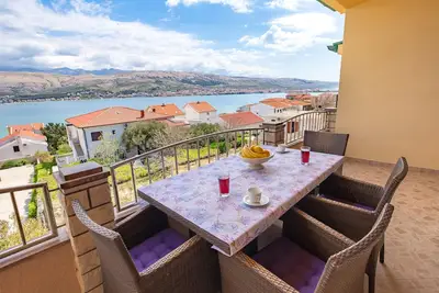Image de Magnifique maison de 3 chambres à Pag