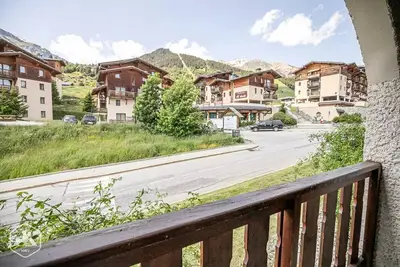 Image de Studio fonctionnel avec balcon.