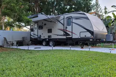 Image de Cozy Rv Camper in beautiful Clearwater