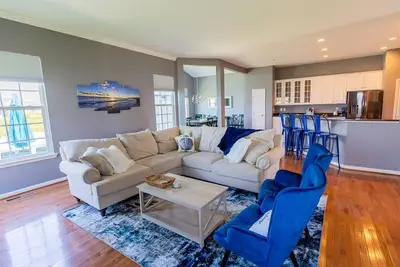 Image de Waterfront Single Family Home w/Linens included - Luxury living 4 Miles To Beach