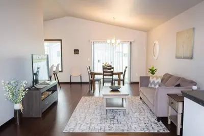 Image de Stylish Fargo Home Great for Families and Groups!