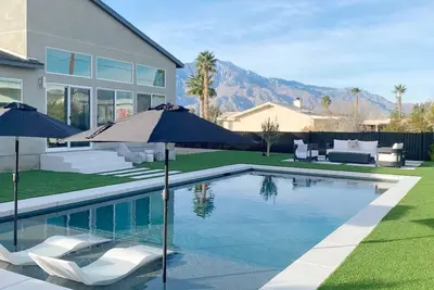 Image de Alpenglow House | Mid Century Sanctuary North of Palm Springs 🌵