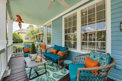 Image de 1 Mile to EverBank Stadium |Stylish Bungalow |Pet Friendly |Fenced Yard |Close to Downtown & Airport