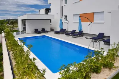 Image de Apartments for 12 with pool
