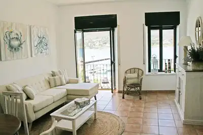 Image de Appartement avec vue sur la mer, balcons et climatisation. Animaux admis.