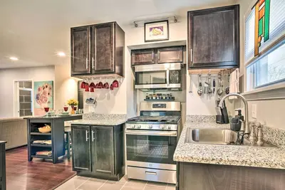 Image de Lovely Dearborn Home w/ Gas Grill & Backyard!