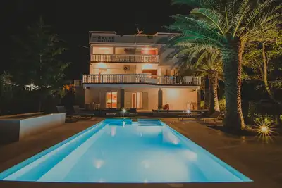 Apartments for 12 with Pool and Terrace in City