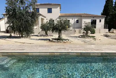 Image de Vaste Villa climatisée avec piscine chauffée et jardin clos à 5min d'Arles