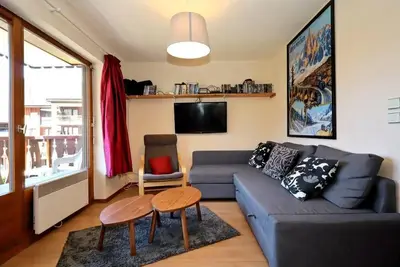 Image de 200m du centre station, étage -1, balcon, parking, télévision, casier à ski, 29m², Les Houches