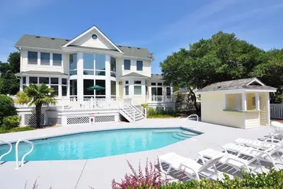 Array Of Sunshine: Pool, Tiki Bar, Fairway Views