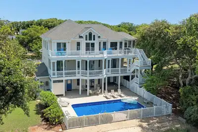 16 Sunset: Soundfront, Saltwater Pool, Spa