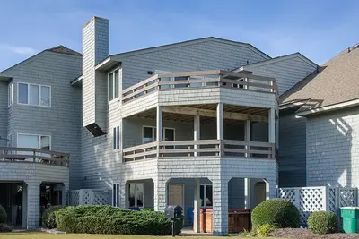 Let Me Count The Waves: Oceanside Townhome, Spa