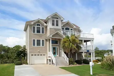 Image de Peninsula 01: Private Saltwater Pool, Spa, Canal front w/ 10 feet of dock space