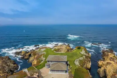 Image de New as a Rental - Breakers Point - Situated on its Own Private Peninsula!