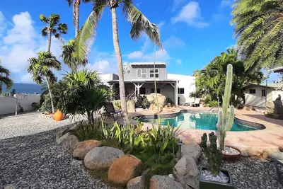 Image de Private Paradise: tropical garden, pool & jacuzzi