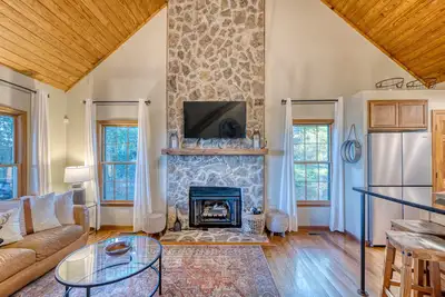 Image de 3 Master Suites, Hot tub, dog friendly, Long Rang Mountain Views