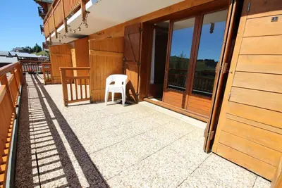 Image de À 150m des pistes de ski, Rez-de-chaussée, vue panoramique, terrasse, télévision, casier à ski, 32m²