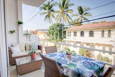 Image de Golden Zone Studio w Pool - 2 Blocks to Beach