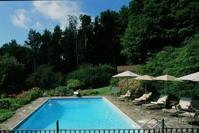 Image de Exceptional Property, Saline Pool, Waterfall, Views
