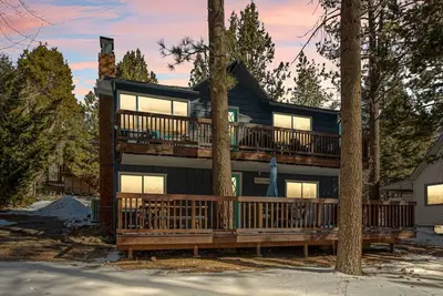 Image de Grizzly Mountain Lodge  + Hot Tub + Pets + A/C