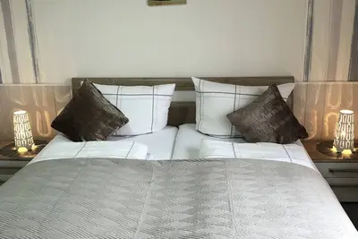 Very nice camp, close to a large playground, swimming pool, sight-seeing dog station