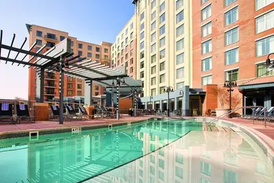 Image de Great views of the area. Spacious 2 Bed 2 Bath, washer/dryer full kitchen.