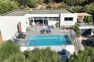 Image de Villa 6 à 12 pers, piscine, 3mn à pied plages, restaurants & activités nautiques