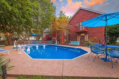 Image de Kc Backyard Vacation