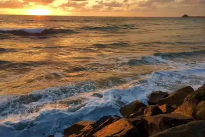 Image de ❤ Romantic Ocean Views-On the Strand-Pool/Spa/Gym-Remodeled-Air Conditioning ❤