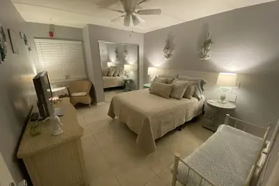 Image de Comfy Condo with Water Views- Fishing Dock- Sleeps 4