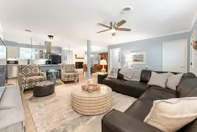 Image de Fenced in Yard | Cottage | Sleeps 8 | Pet Friendly