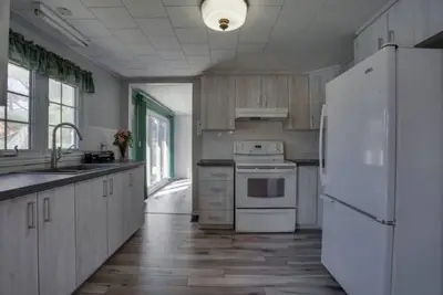 Image de Waterfront 5 Bed \/ 3 Bath Cottage on Farm Lake