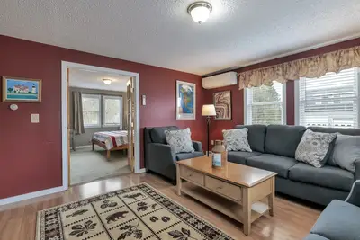 Image de Spacious 4 bedroom home fast internet/walk to town!