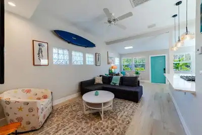 Image de The Swell 2 Br Cottage with Parking 1 mile from Beaches