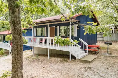 Image de The Hive- Private cabin just one mile to Sdc!